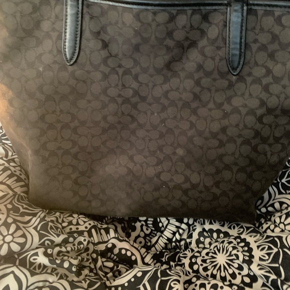 Signature jacquard, refined pebble leather, calf leather. Shoulder bag. - Picture 4 of 5